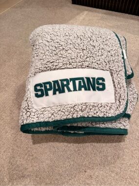 SPARTANS Sherpa Blanket - Gray with Green Trim